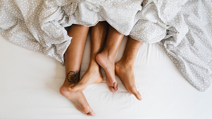 sex positions for getting pregnant, couples feet under sheets in bed