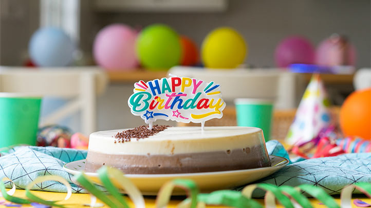 no gifts birthday party, birthday cake on table with no gifts around it