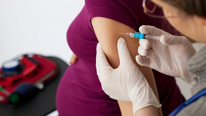 pregnant woman getting flu shot